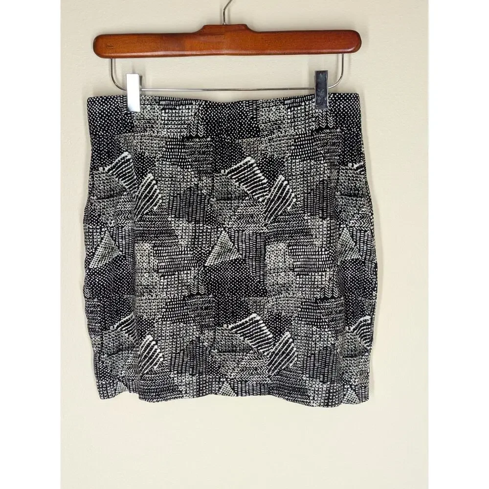 Madewell Downtown Skirt in Batik Size Medium Black Gray Geometric Print Pull On